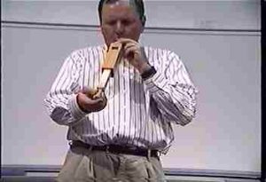 An adjustable length flute with slide